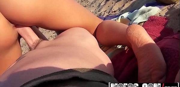  (Ruby Knox) Makes an out door sextape and Gives Blowjob on the Beach - MOFOS
